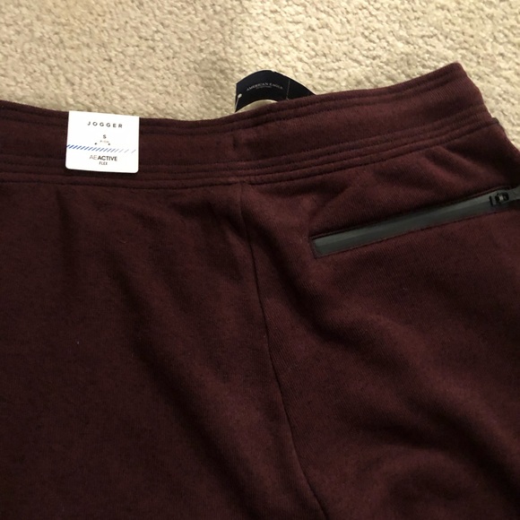 American Eagle Fleece Joggers Burgundy - Picture 2 of 5